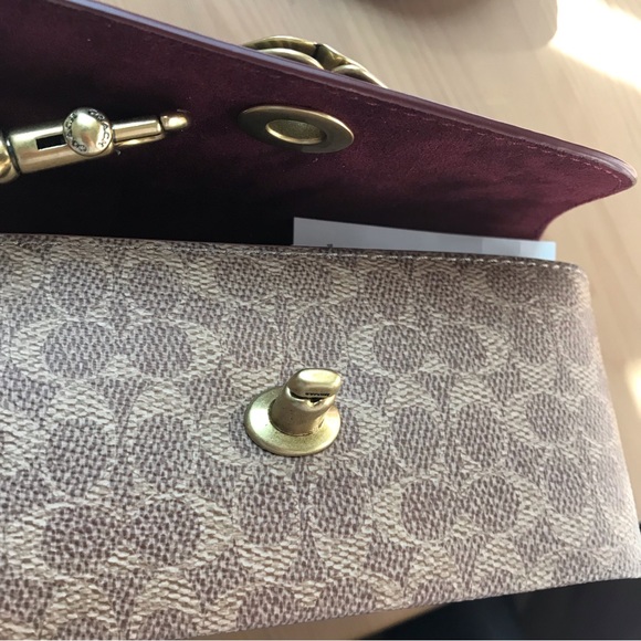 ☀️🥰 Coach Sunglass Case Bag Charm In Signature Canvas - Picture 7 of 11